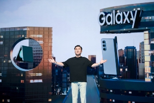 折叠屏智能手机迎来第五代产品 三星Galaxy Z Fold5|Z Flip5及生态新品中国发布(图1) 折叠屏智能手机迎来第五代产品 三星Galaxy Z Fold5|Z Flip5及生态新品中国发布(图1)