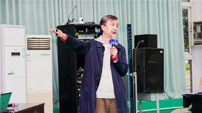 百模论剑决赛第3日 | 各地团队赴蓉参赛,“人工智能+”智慧碰撞(图4) 百模论剑决赛第3日 | 各地团队赴蓉参赛,“人工智能+”智慧碰撞(图4)