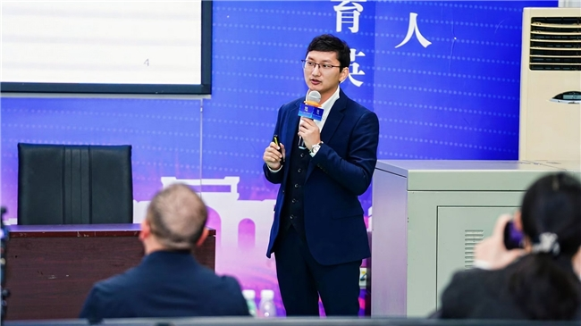 百模论剑决赛第2日 | 多赛道展演答辩,“人工智能+” 活力迸发(图10) 百模论剑决赛第2日 | 多赛道展演答辩,“人工智能+” 活力迸发(图10)