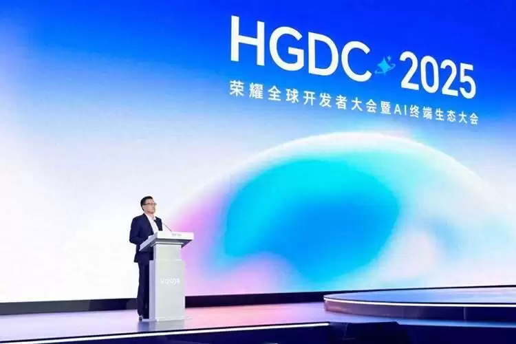 荣耀正式发布HONOR AI Connect 以“三重赋能”构建智能硬件新生态(图1) 荣耀正式发布HONOR AI Connect 以“三重赋能”构建智能硬件新生态(图1)