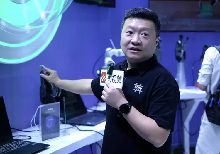 触觉增强世界模型引关注,一目科技IROS首秀定义机器人感知新维度(图1) 触觉增强世界模型引关注,一目科技IROS首秀定义机器人感知新维度(图1)