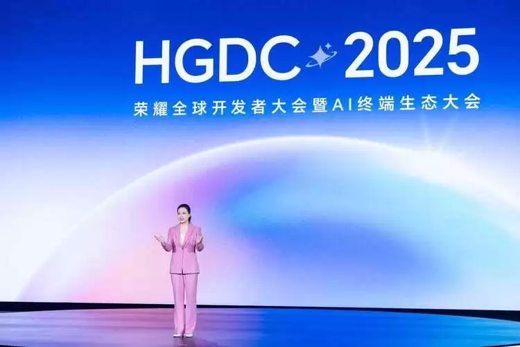 荣耀正式发布HONOR AI Connect 以“三重赋能”构建智能硬件新生态(图2) 荣耀正式发布HONOR AI Connect 以“三重赋能”构建智能硬件新生态(图2)